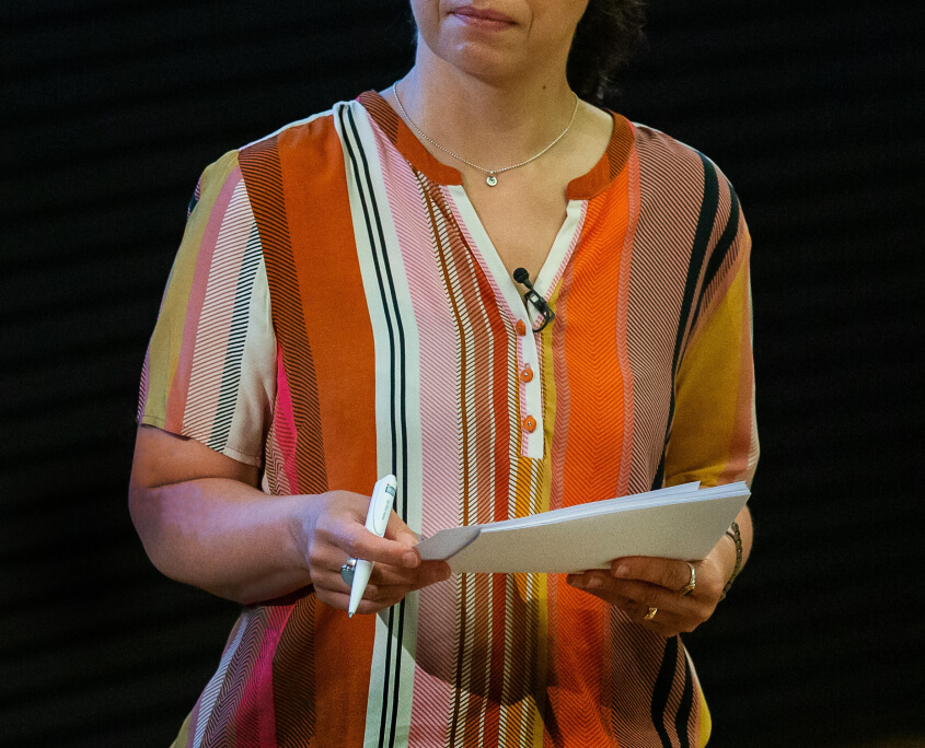 Dr. Julia Kropf, Moderation